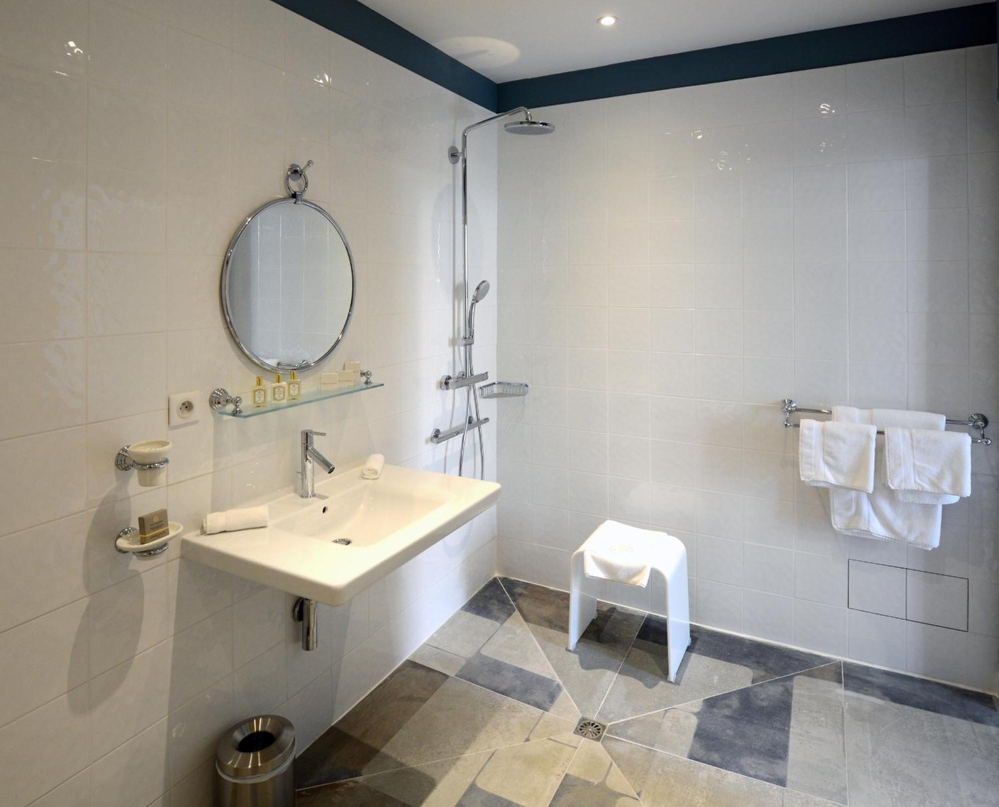 Grand Hotel Henri - Teritoria LʼIsle-sur-la-Sorgue Kamer foto