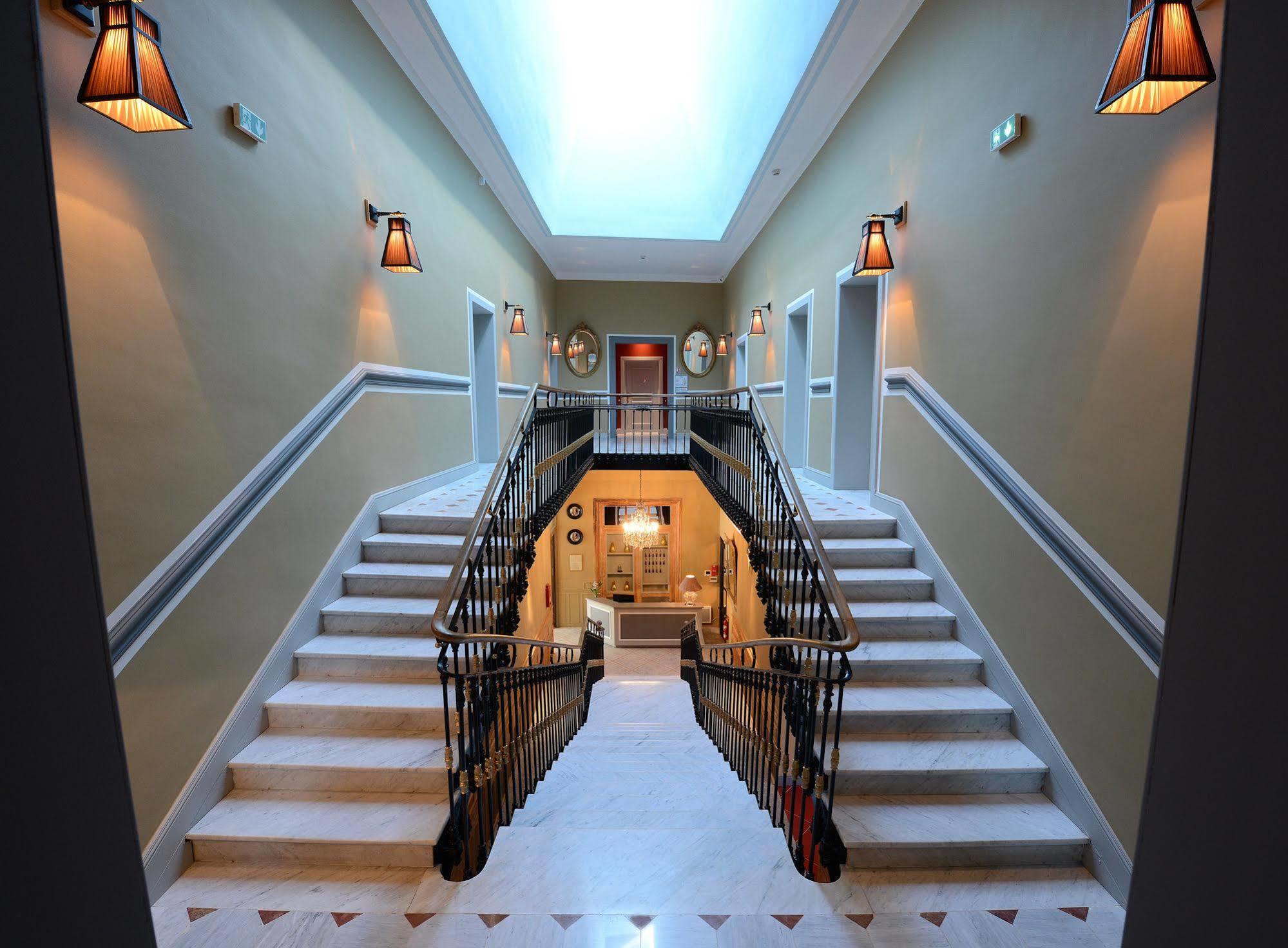 Grand Hotel Henri - Teritoria LʼIsle-sur-la-Sorgue Buitenkant foto